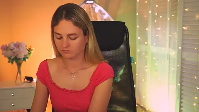 DeboraLarson online show from June 5, 6:52 am