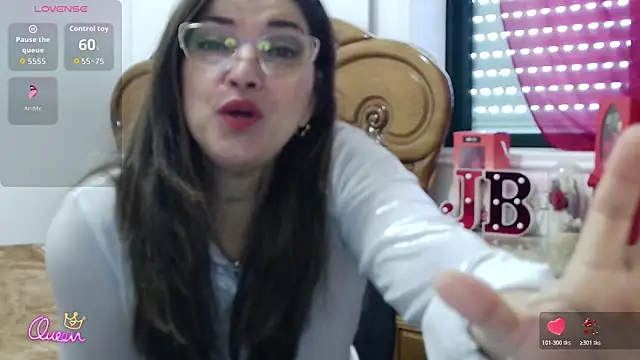Snapshot of Julie_Boronat26 chatting on March 20, 10:53 am Julie Boronat26 online show from March 20, 10:53 am