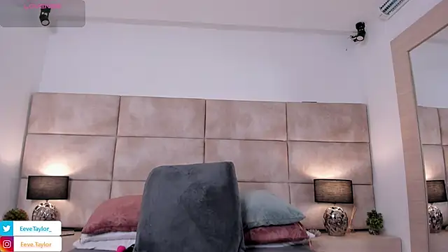 Snapshot of Eevee_Taylor chatting on May 30, 3:36 am Eevee Taylor online show from May 30, 3:36 am