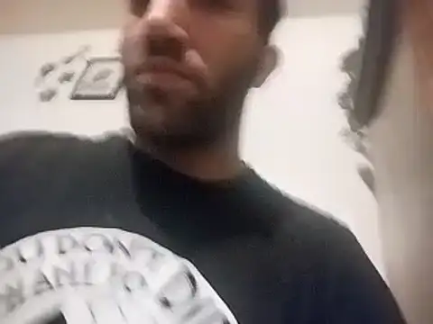 Snapshot of workhard87 chatting on February 18, 9:42 pm workhard87 online show from February 18, 9:42 pm