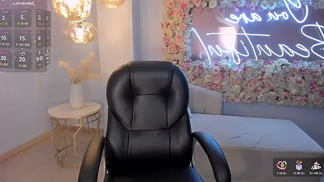 Snapshot of GabriellaLee chatting on November 23, 2:44 am GabriellaLee online show from November 23, 2:44 am