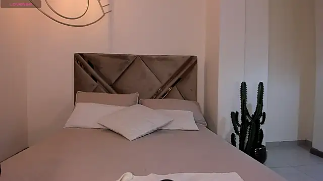 Snapshot of StacyWoods chatting on May 6, 11:48 am StacyWoods online show from May 6, 11:48 am