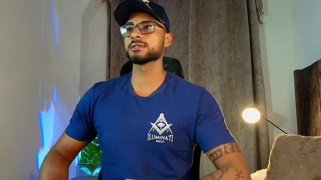 Snapshot of LiamGarcia1 chatting on February 28, 12:10 am LiamGarcia1 online show from February 28, 12:10 am