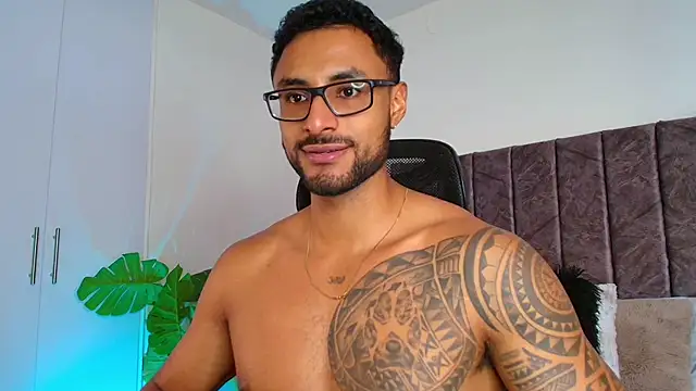 Snapshot of LiamGarcia1 chatting on October 3, 4:04 pm LiamGarcia1 online show from October 3, 4:04 pm