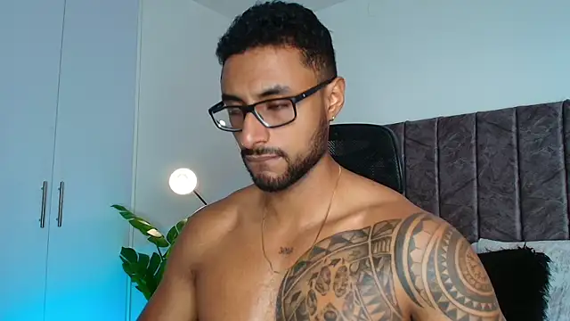 Snapshot of LiamGarcia1 chatting on October 7, 2:36 pm LiamGarcia1 online show from October 7, 2:36 pm