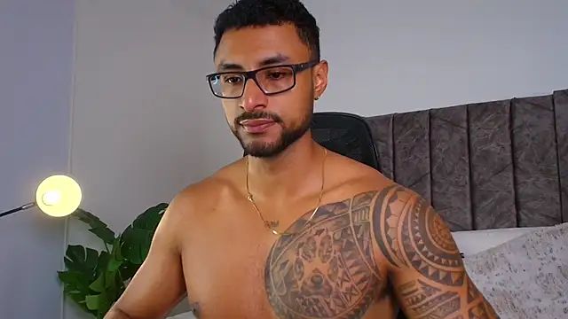 Snapshot of LiamGarcia1 chatting on October 8, 2:14 pm LiamGarcia1 online show from October 8, 2:14 pm