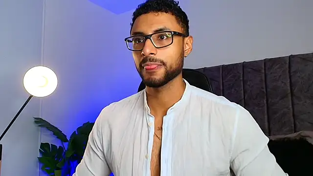 Snapshot of LiamGarcia1 chatting on October 16, 1:01 pm LiamGarcia1 online show from October 16, 1:01 pm