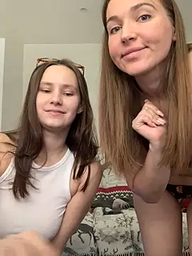 Snapshot of HotCaramellsTV chatting on December 8, 1:14 pm HotCaramellsTV online show from December 8, 1:14 pm