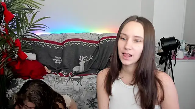 Snapshot of HotCaramellsTV chatting on December 21, 1:21 pm HotCaramellsTV online show from December 21, 1:21 pm