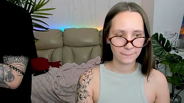 Snapshot of HotCaramellsTV chatting on March 8, 4:28 pm HotCaramellsTV online show from March 8, 4:28 pm