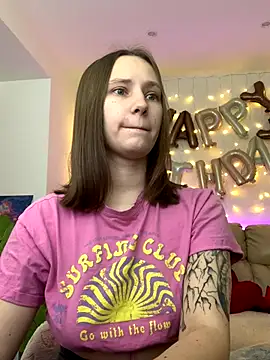 Snapshot of HotCaramellsTV chatting on October 12, 10:47 am HotCaramellsTV online show from October 12, 10:47 am