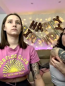 Snapshot of HotCaramellsTV chatting on October 18, 10:16 am HotCaramellsTV online show from October 18, 10:16 am