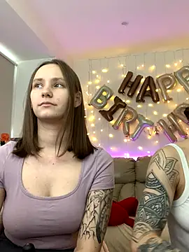 Snapshot of HotCaramellsTV chatting on October 20, 9:21 am HotCaramellsTV online show from October 20, 9:21 am