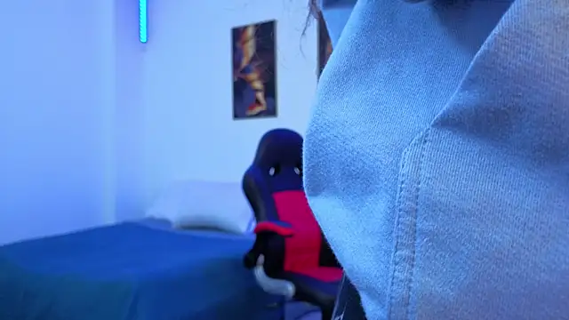 Snapshot of viktorya_xue chatting on February 28, 10:05 am viktorya xue online show from February 28, 10:05 am