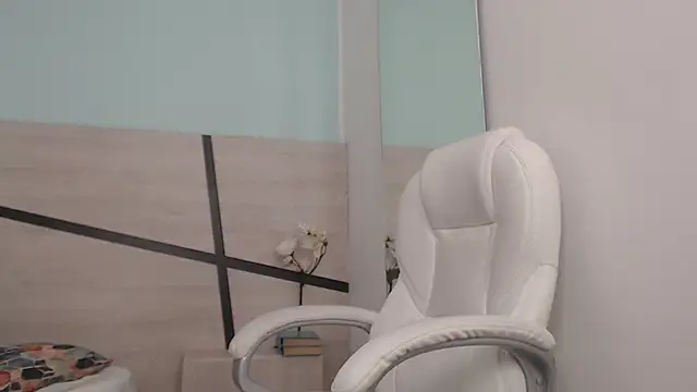 sussy leon online show from January 18, 6:32 pm