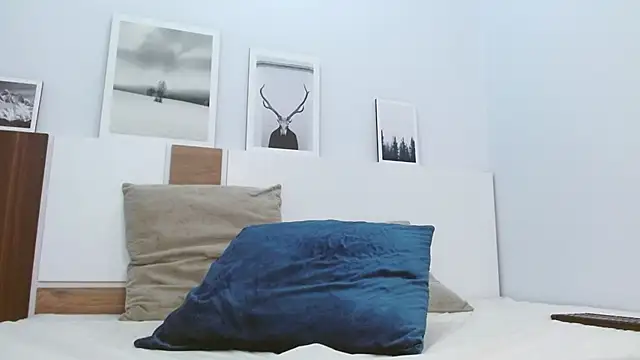 sussy leon online show from March 15, 5:04 pm