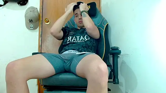 Danyer33 online show from April 5, 10:40 pm