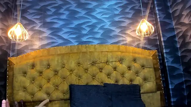 NahomiFireSex online show from April 18, 5:22 am