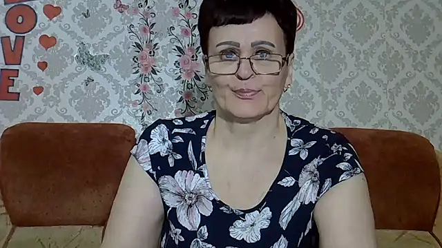Snapshot of PaulaGolden chatting on April 27, 7:45 pm PaulaGolden online show from April 27, 7:45 pm
