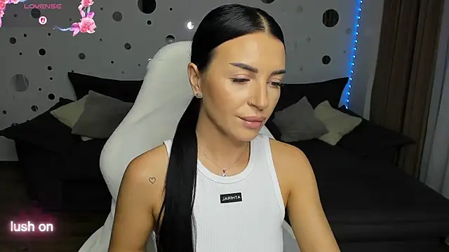 Snapshot of Just_Mira_ chatting on September 23, 4:15 am Just Mira online show from September 23, 4:15 am