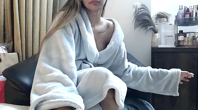 Snapshot of trippy_tina chatting on December 23, 8:03 pm trippy tina online show from December 23, 8:03 pm