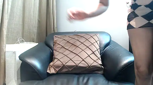 Snapshot of trippy_tina chatting on February 12, 3:38 pm trippy tina online show from February 12, 3:38 pm