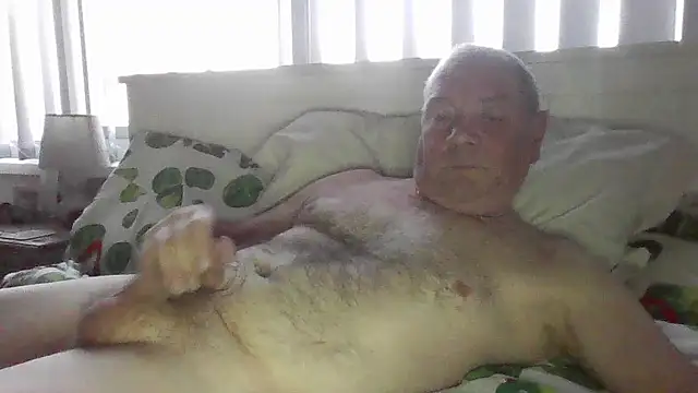 Snapshot of gibbo62 chatting on December 16, 3:50 pm gibbo62 online show from December 16, 3:50 pm