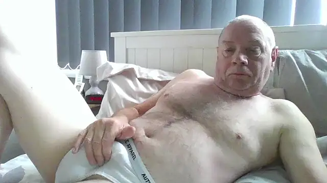 Snapshot of gibbo62 chatting on March 25, 10:10 am gibbo62 online show from March 25, 10:10 am