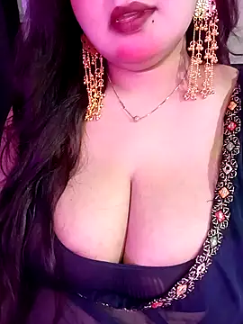 Suhanakhan00 online show from April 29, 6:03 pm