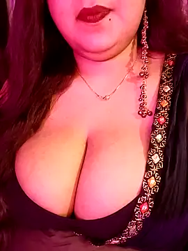 Suhanakhan00 online show from May 1, 5:28 pm