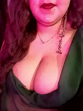 Suhanakhan00 online show from May 6, 9:47 am