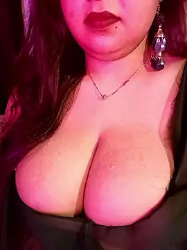 Suhanakhan00 online show from May 10, 7:08 pm