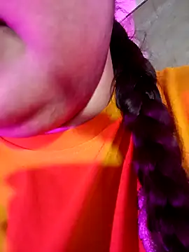 Suhanakhan00 online show from May 17, 8:01 am
