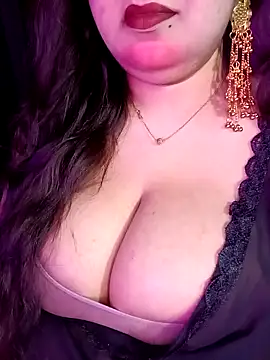 Suhanakhan00 online show from May 21, 5:53 pm
