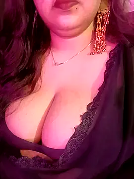 Suhanakhan00 online show from May 23, 10:52 am