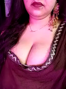 Suhanakhan00 online show from May 25, 7:20 pm