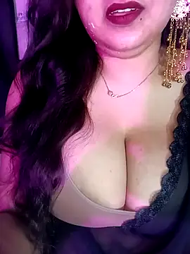 Suhanakhan00 online show from May 27, 12:35 pm