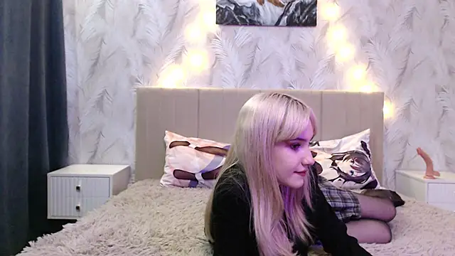 Snapshot of Princess_Shy___ chatting on December 15, 12:17 pm Princess Shy online show from December 15, 12:17 pm