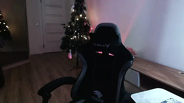 Snapshot of Princess_Shy___ chatting on February 9, 3:56 pm Princess Shy online show from February 9, 3:56 pm