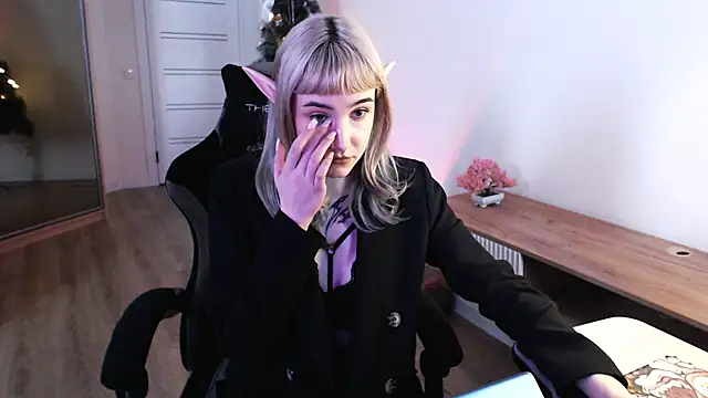 Snapshot of Princess_Shy___ chatting on February 10, 1:22 pm Princess Shy online show from February 10, 1:22 pm