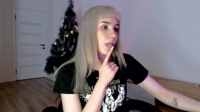 Snapshot of Princess_Shy___ chatting on February 18, 2:38 pm Princess Shy online show from February 18, 2:38 pm