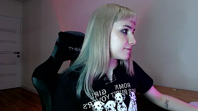 Snapshot of Princess_Shy___ chatting on February 19, 7:38 pm Princess Shy online show from February 19, 7:38 pm