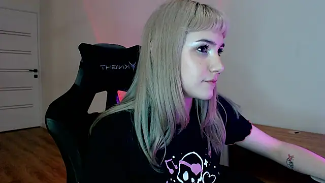 Snapshot of Princess_Shy___ chatting on February 21, 3:43 pm Princess Shy online show from February 21, 3:43 pm