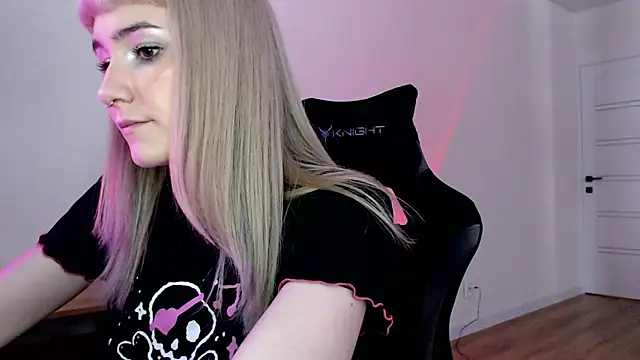 Snapshot of Princess_Shy___ chatting on February 22, 1:13 pm Princess Shy online show from February 22, 1:13 pm