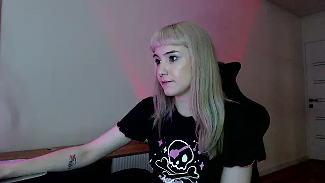 Snapshot of Princess_Shy___ chatting on February 26, 7:16 pm Princess Shy online show from February 26, 7:16 pm