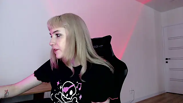 Snapshot of Princess_Shy___ chatting on March 3, 2:15 pm Princess Shy online show from March 3, 2:15 pm