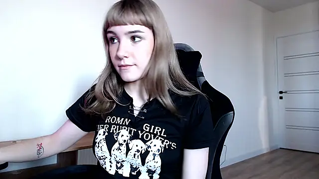 Snapshot of Princess_Shy___ chatting on March 7, 2:01 pm Princess Shy online show from March 7, 2:01 pm