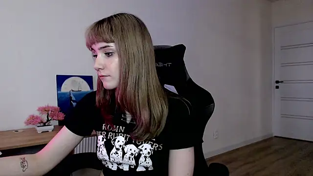 Snapshot of Princess_Shy___ chatting on March 12, 2:34 pm Princess Shy online show from March 12, 2:34 pm