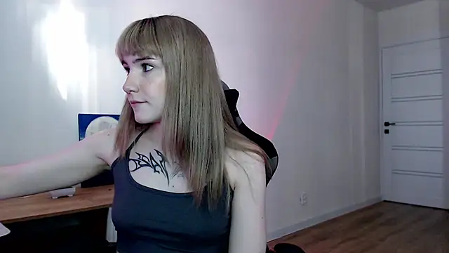 Snapshot of Princess_Shy___ chatting on March 16, 2:55 pm Princess Shy online show from March 16, 2:55 pm