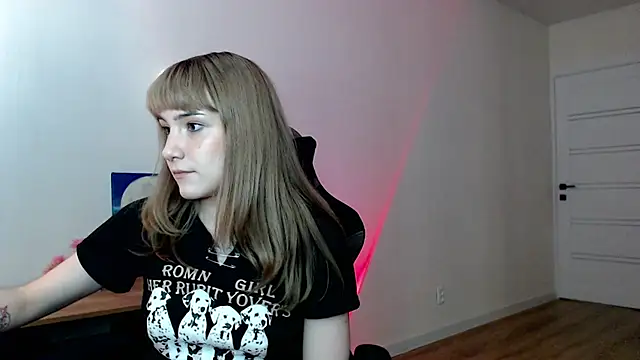 Snapshot of Princess_Shy___ chatting on March 19, 2:57 pm Princess Shy online show from March 19, 2:57 pm